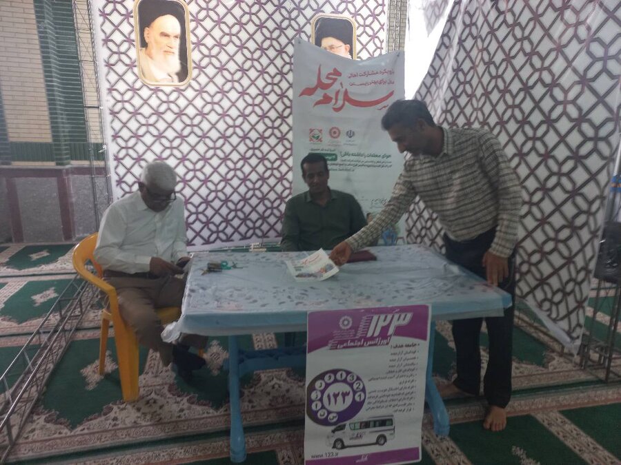 خمیر | برپایی میز خدمت بهزیستی و ثبت‌نام پویش «سلام محله» در محل برگزاری نماز جمعه 