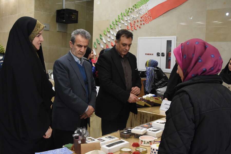 بازدید مسئولان بهزیستی کشور از نمایشگاه توانمندی‌های کودکان شبه‌خانواده