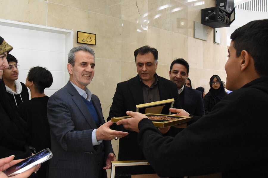 بازدید مسئولان بهزیستی کشور از نمایشگاه توانمندی‌های کودکان شبه‌خانواده