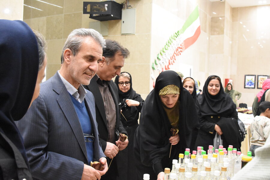 بازدید مسئولان بهزیستی کشور از نمایشگاه توانمندی‌های کودکان شبه‌خانواده