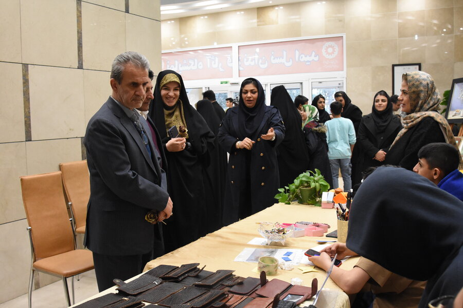 بازدید مسئولان بهزیستی کشور از نمایشگاه توانمندی‌های کودکان شبه‌خانواده