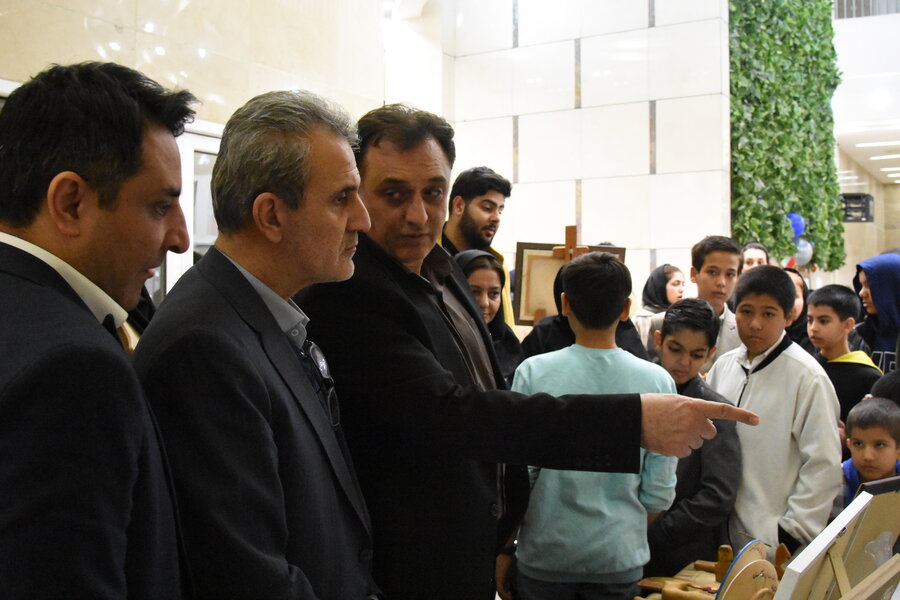 بازدید مسئولان بهزیستی کشور از نمایشگاه توانمندی‌های کودکان شبه‌خانواده