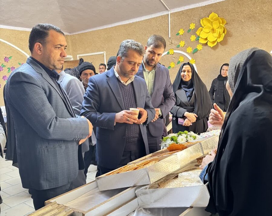 دهاقان| نمایشگاه دستاوردهای توانخواهان و زنان سرپرست خانوار افتتاح شد