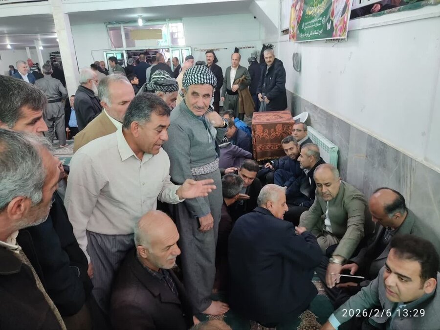 به مناسبت گرامیداشت دهه فجر میز خدمت بهزیستی شهرستان مریوان برگزار شد 