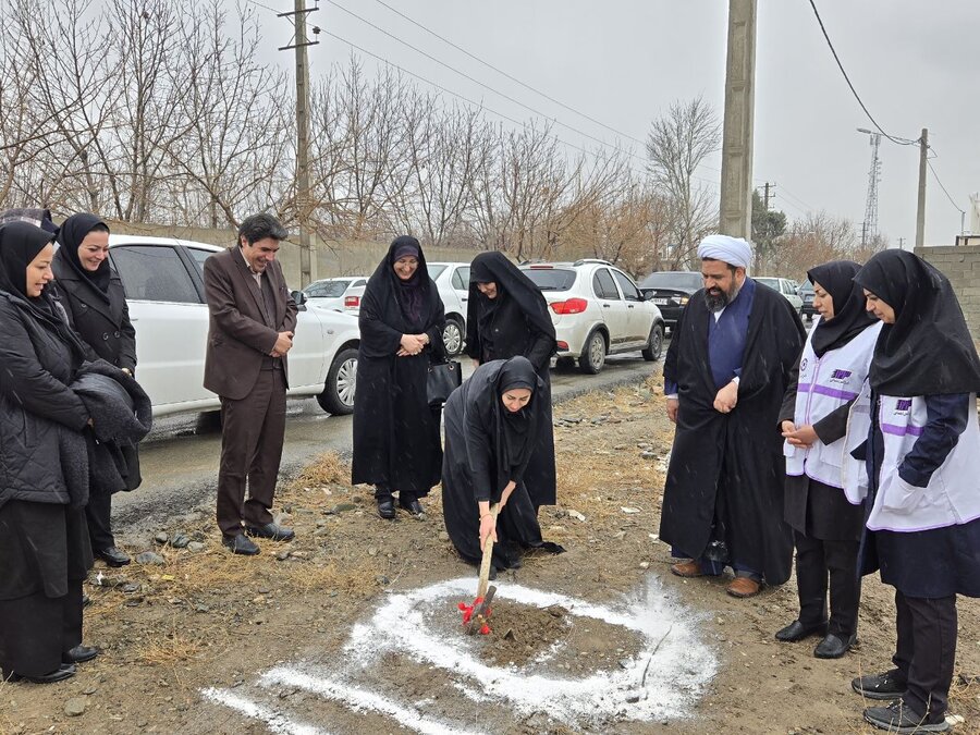 کلنگ زنی اورژانس اجتماعی