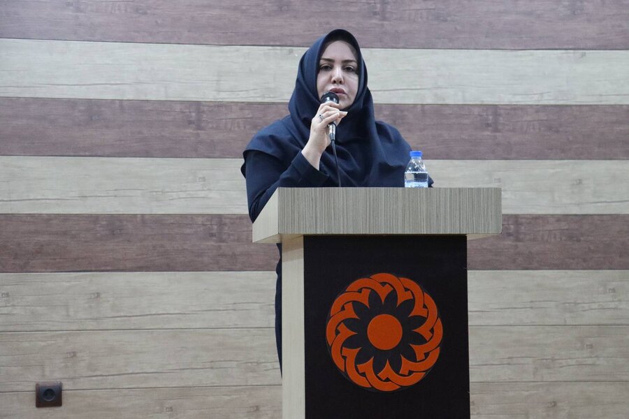 تجلیل از بانوان توانمند و سرپرست خانوار بهزیستی بوشهر