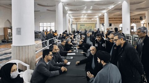 نظرآباد | میز خدمت به مناسبت ایام‌الله دهه مبارک فجر در مصلّی امام خمینی(ره) برگزار شد