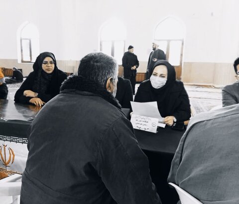 نظرآباد | میز خدمت به مناسبت ایام‌الله دهه مبارک فجر در مصلّی امام خمینی(ره) برگزار شد