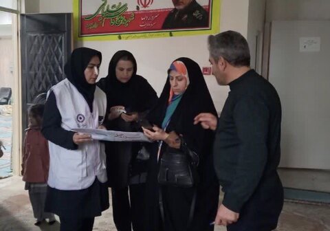 حضور تیم اورژانس اجتماعی در  میز خدمت درمانی سلامت  محله کم برخوردار فاز ۷ شهر جدید مهستان