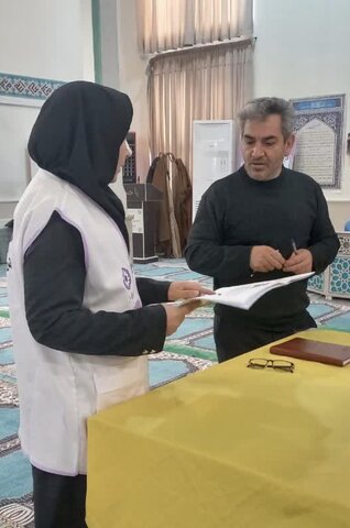 حضور تیم اورژانس اجتماعی در  میز خدمت درمانی سلامت  محله کم برخوردار فاز ۷ شهر جدید مهستان