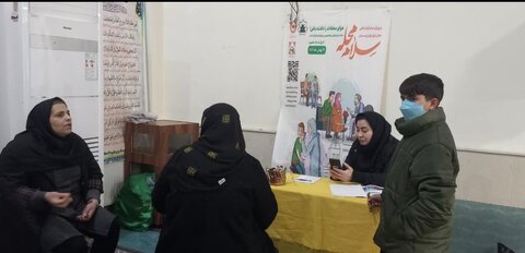 حضور تیم اورژانس اجتماعی در  میز خدمت درمانی سلامت  محله کم برخوردار فاز ۷ شهر جدید مهستان