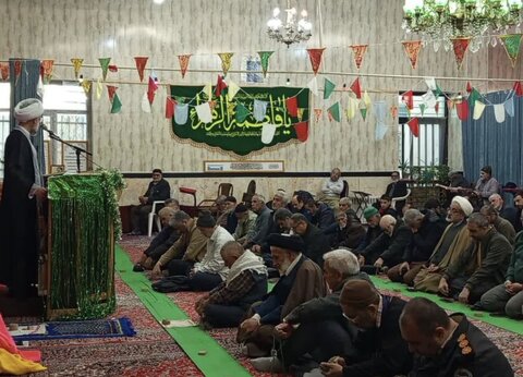 طالقان | برپایی میز خدمت در شهرستان طالقان  به مناسبت گرامیداشت ایام الله دهه مبارک فجر/