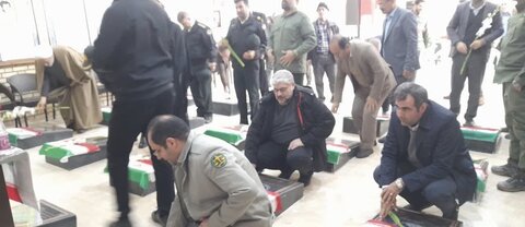 طالقان | به مناسبت دهه مبارک فجر /غبارروبی گلزار شهدای شهرستان طالقان