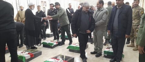 طالقان | به مناسبت دهه مبارک فجر /غبارروبی گلزار شهدای شهرستان طالقان