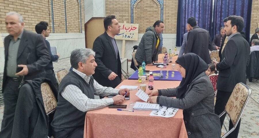 شهرری | پاسخگویی میدانی بهزیستی در میز خدمت جهادی کهریزک