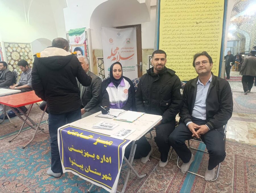 پیشوا | برگزاری میز خدمت اداره بهزیستی درنماز جمعه