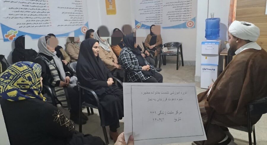 نظرآباد | دوره آموزشی «نشست خانواده مطهر؛ شیوه دعوت فرزندان به نماز» برگزار شد