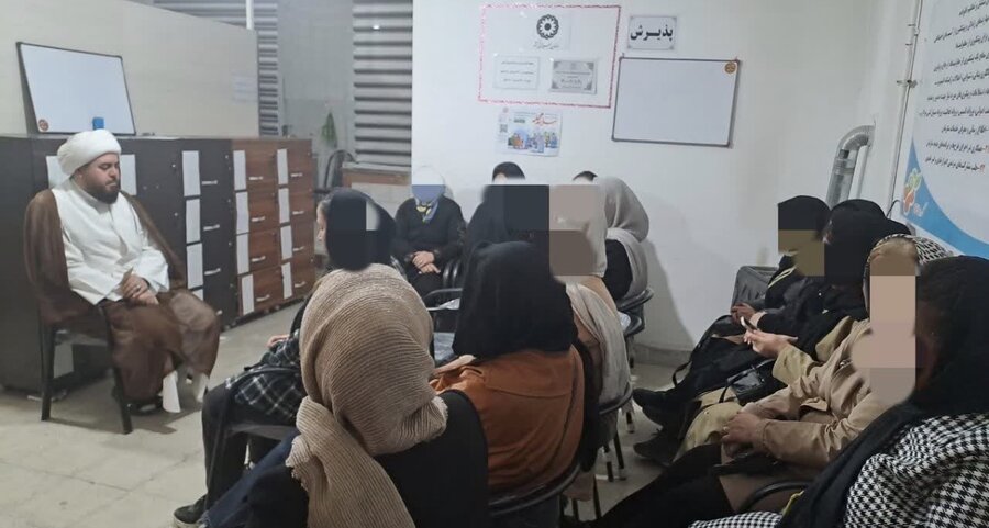 نظرآباد | دوره آموزشی «نشست خانواده مطهر؛ شیوه دعوت فرزندان به نماز» برگزار شد