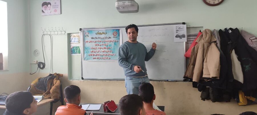 آغاز فعالیتهای پویش سلام محله در قروه؛ کلاسهای تقویتی برای دانشآموزان نیازمند