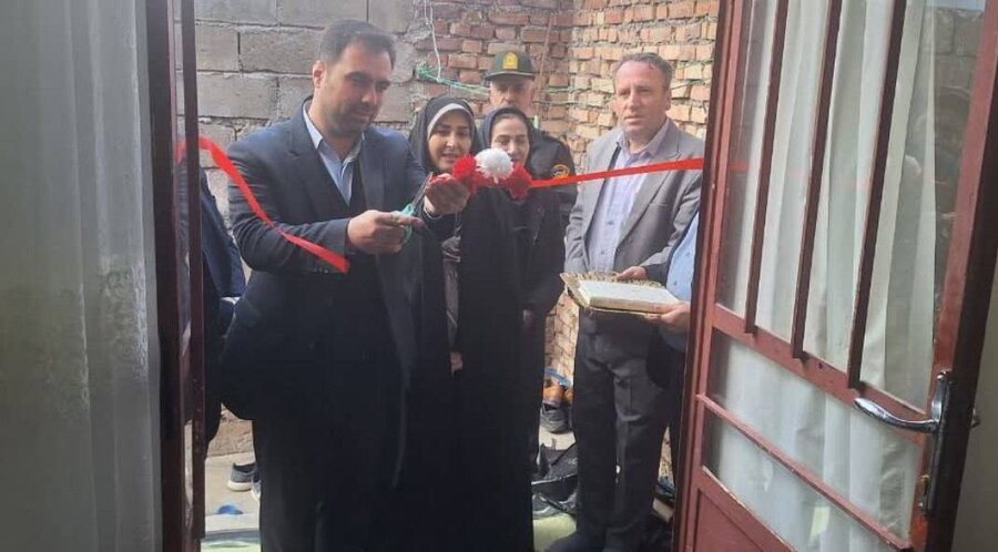 آیین واگذاری ۲ واحد مسکن مددجویی در شهرستان باروق به مناسبت ایام الله دهه مبارک فجر با حضور فرماندار و مسئولین ادارات