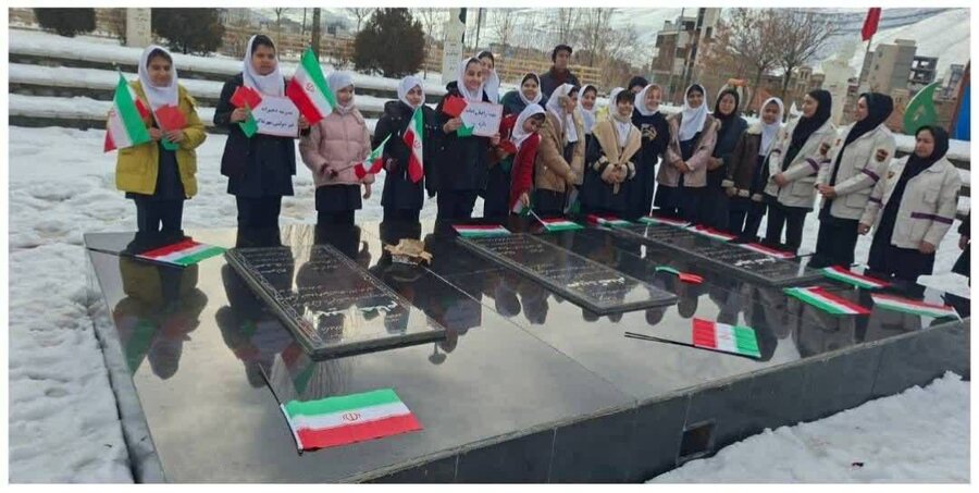 غبار روبی و عطر افشانی گلزار شهدای ماکو به مناسبت گرامیداشت ایام الله دهه مبارک فجر