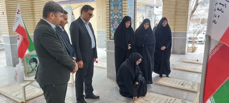 زواره| حضور معاون سیاسی اجتماعی استانداری اصفهان و مدیرکل بهزیستی در گلزار شهدا