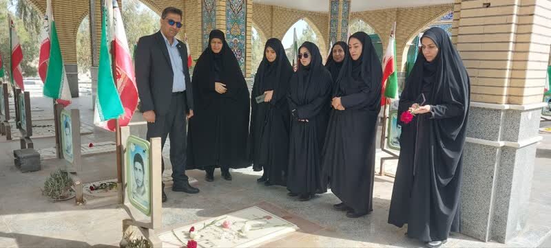 زواره| حضور معاون سیاسی اجتماعی استانداری اصفهان و مدیرکل بهزیستی در گلزار شهدا