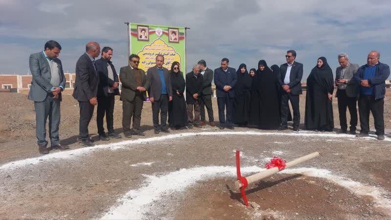 آیین کلنگ‌زنی پروژه‌های مسکن ویژه خانواده‌های دارای معلولیت در زواره و مهاباد