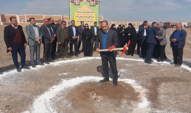 آیین کلنگزنی پروژههای مسکن ویژه خانوادههای دارای معلولیت در زواره و مهاباد