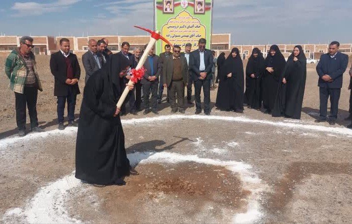 آیین کلنگزنی پروژههای مسکن ویژه خانوادههای دارای معلولیت در زواره و مهاباد