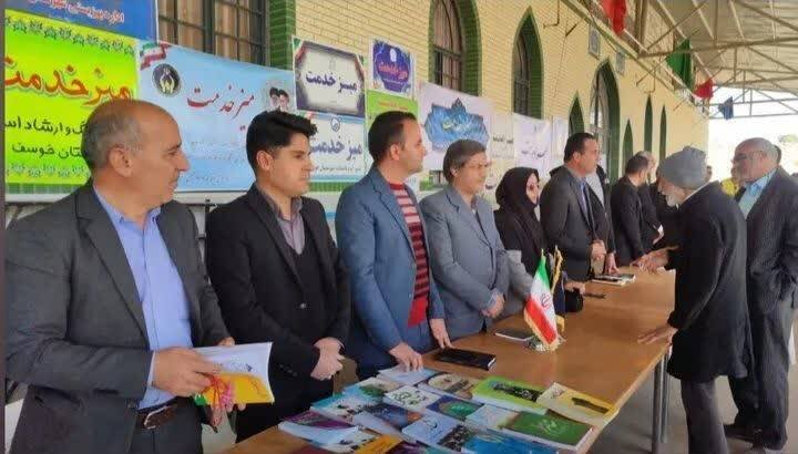 دهه فجر گرامی باد/برپایی میز خدمت بهزیستی خوسف در مصلای نماز جمعه به مناسبت دهه فجر