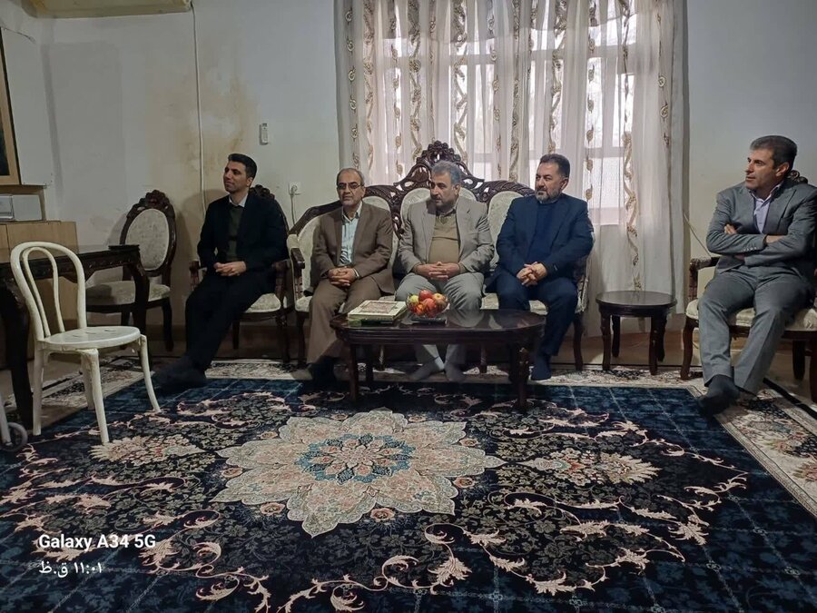 همدلی مسئولان با توان‌خواهان در سیمرغ؛ بازدید فرماندار از منزل مددجوی بهزیستی به مناسبت دهه فجر

