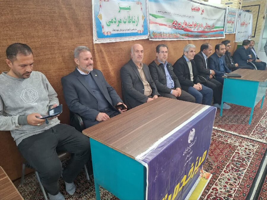 برپایی میز خدمت بهزیستی کبودرآهنگ در نماز جمعه با هدف خدمت‌رسانی به جامعه هدف