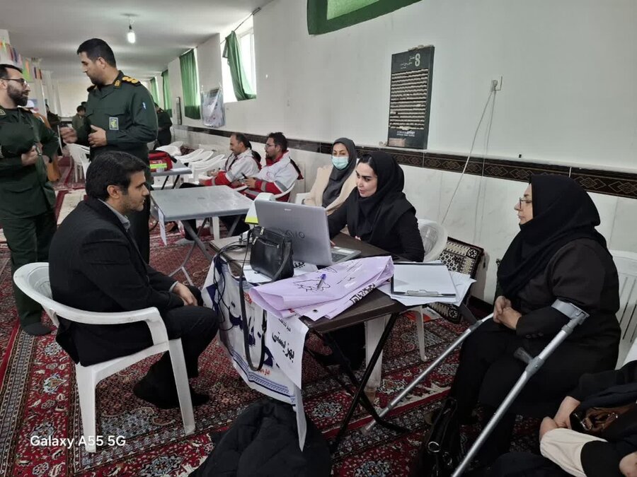 حضور فرماندار رزن در میز خدمت جهادی بهزیستی سلام محله در روستای قینرجه