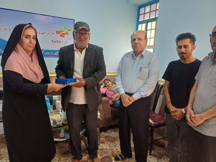 بستک | تقدیر از اشتغال موفق مددجویان
