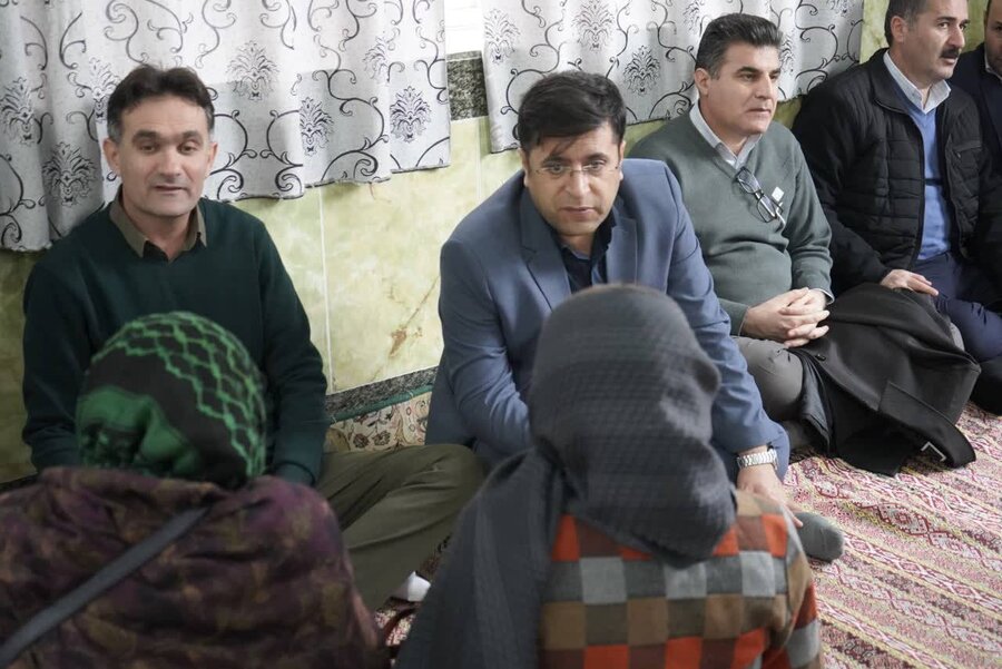 برگزاری میز خدمت دستگاه‌های اجرایی در مسجد خلفای راشدین مهاباد در ایام‌الله دهه مبارک فجر