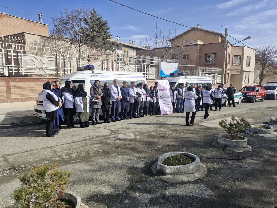 رژه نمادین خودروهای امدادی اورژانس اجتماعی ۱۲۳ به مناسبت دهه فجر در سنندج برگزار شد