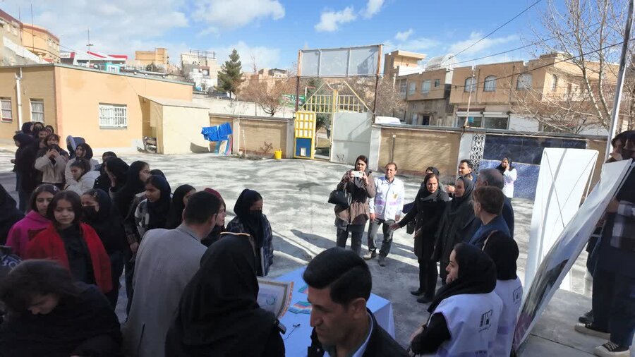 رژه نمادین خودروهای امدادی اورژانس اجتماعی ۱۲۳ به مناسبت دهه فجر در سنندج برگزار شد
