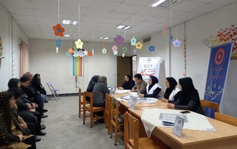 ساوجبلاغ | برپایی میز خدمت بهزیستی در محله کم‌برخوردار ترک‌آباد در ایام دهه مبارک فجر