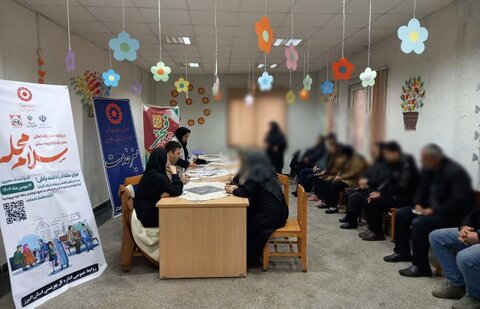 ساوجبلاغ | برپایی میز خدمت بهزیستی در محله کم‌برخوردار ترک‌آباد در ایام دهه مبارک فجر