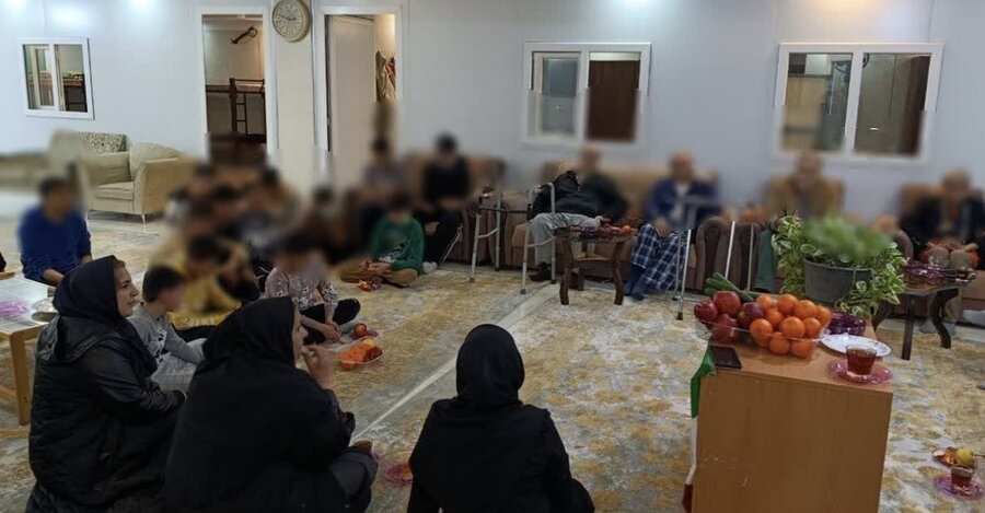 ساوجبلاغ | به مناسبت دهه مبارک فجر / دیدار صمیمی سالمندان با فرزندان بهزیستی و بازگو کردن خاطرات دوران انقلاب اسلامی