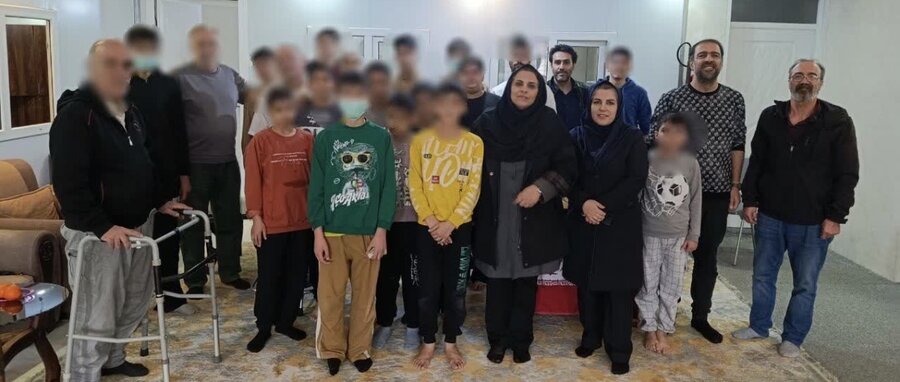 ساوجبلاغ | به مناسبت دهه مبارک فجر / دیدار صمیمی سالمندان با فرزندان بهزیستی و بازگو کردن خاطرات دوران انقلاب اسلامی