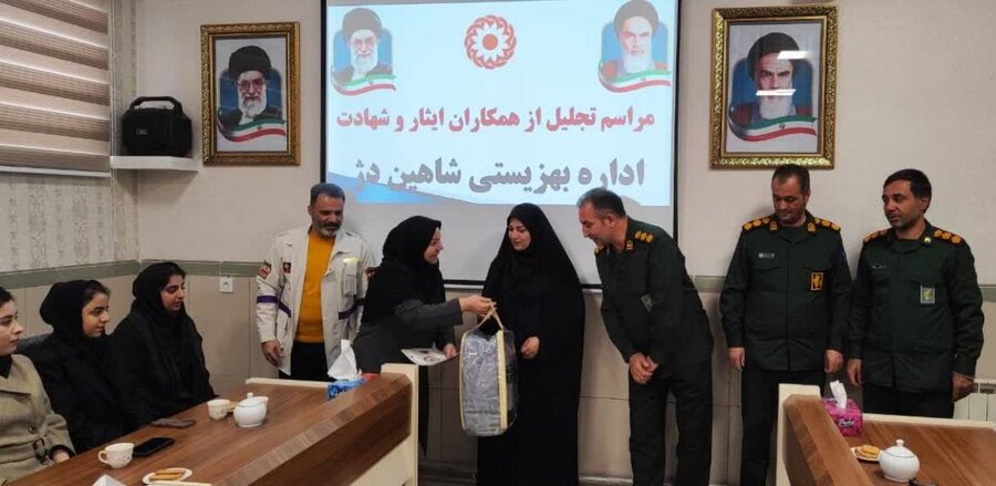 تجلیل از ایثارگران بهزیستی شاهین دژ با حضور مسئولان ناحیه مقاومت و بهزیستی