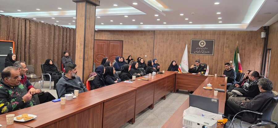 شهر قدس | برگزاری نشست بصیرت‌افزایی در بهزیستی با حضور نیروی انتظامی شهرستان