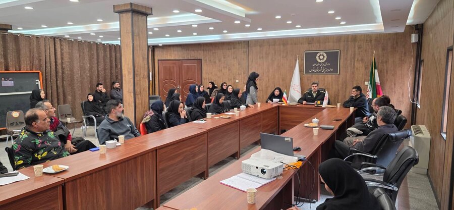 شهر قدس | برگزاری نشست بصیرت‌افزایی در بهزیستی با حضور نیروی انتظامی شهرستان