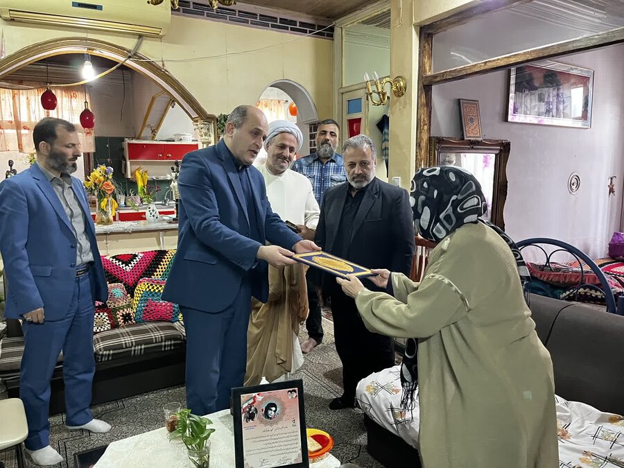 دیدار مدیرکل بهزیستی گیلان با خانواده گرانقدر شهید" محمدرضا نونوار " در شهرستان رشت