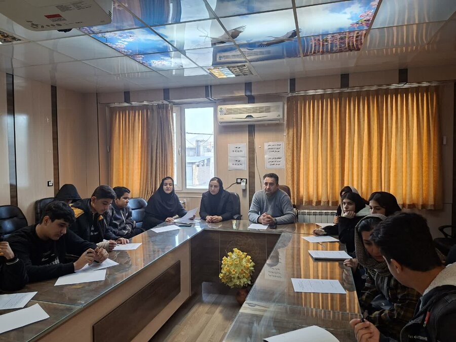 نشست انتخابات پارلمان دانشآموزی در بهزیستی کامیاران برگزار شد