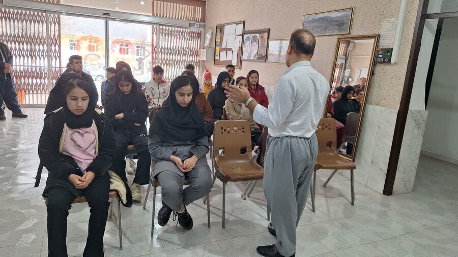 اولین پارلمان مشورتی دانشآموزان تحت پوشش بهزیستی سروآباد برگزار شد