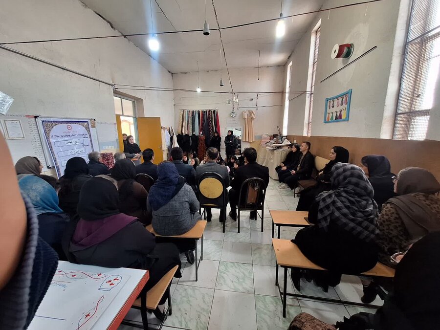 جلسه حمایت‌گری دختران توسط انجمن سلامت روان "سلامت‌اندیشان زرینه" برگزار شد