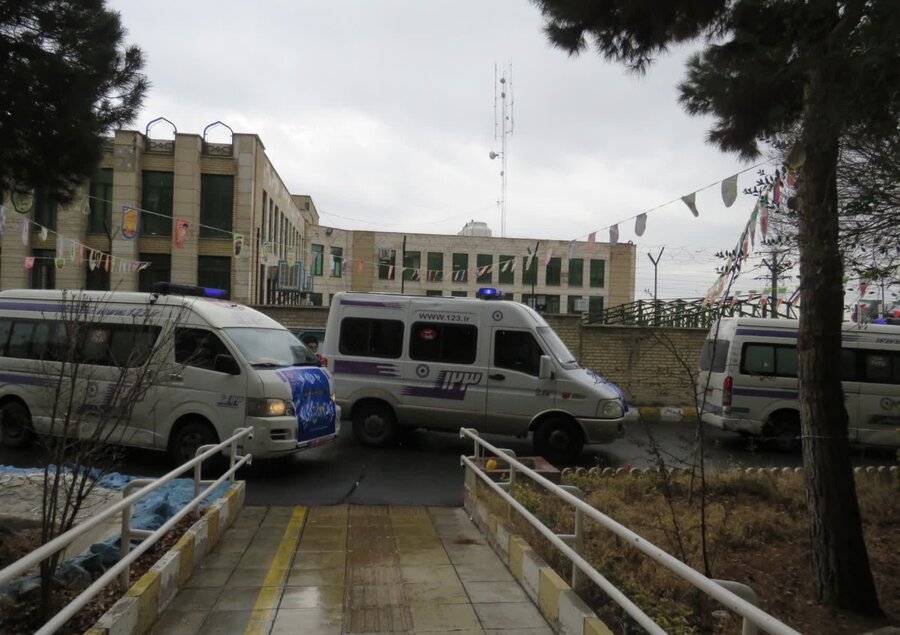 همزمان با دهه مبارک فجر/ رژه کشوری خودروهای اورژانس اجتماعی در استان البرز برگزار شد